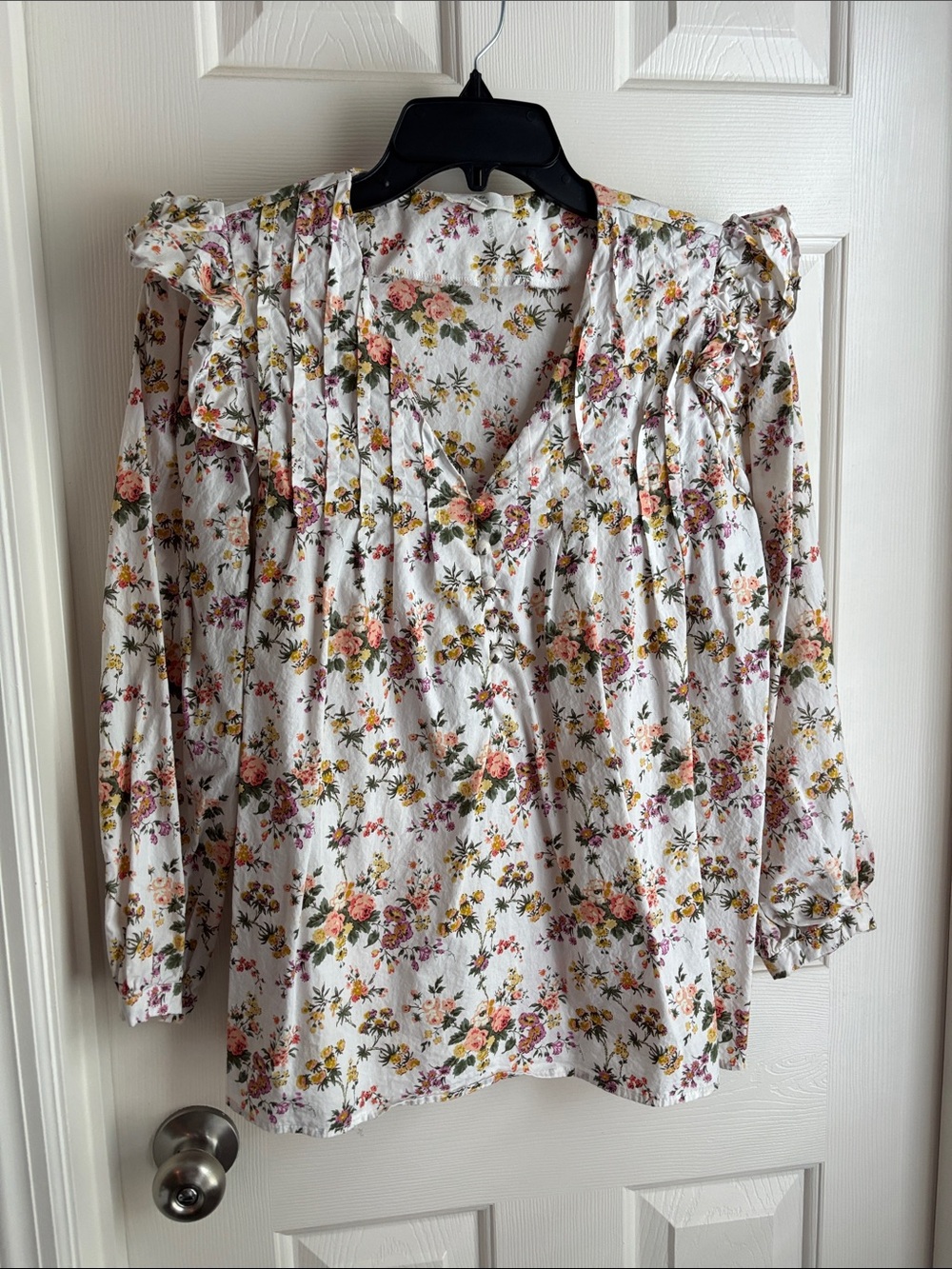 entro White Floral V-Neck Ruffle Shoulder Blouse